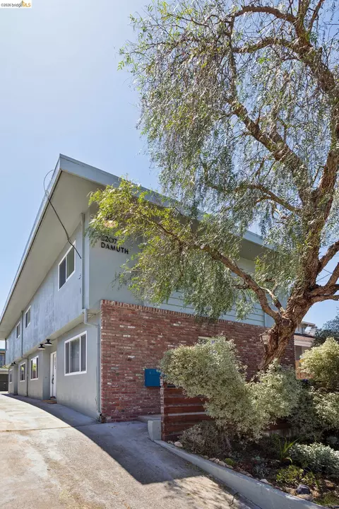 2207 Damuth St #2, Oakland, CA 94602