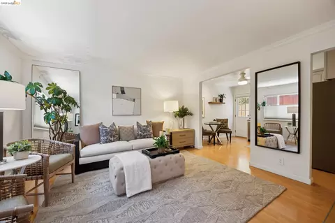 2207 Damuth St #2, Oakland, CA 94602