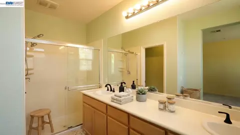 Bath - 45 Parc Pl, Milpitas, CA 95035 photo 2 of 2