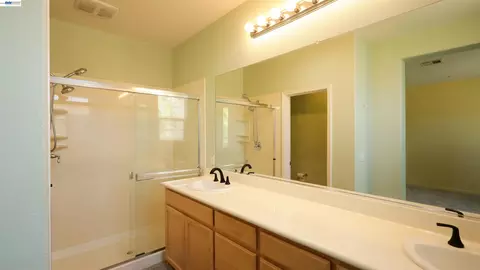 Bath - 45 Parc Pl, Milpitas, CA 95035 photo 1 of 2