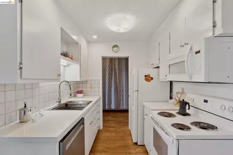 Kitchen - 2 Panoramic Way #105, Berkeley, CA 94704 photo 1 of 1