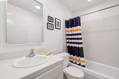 Bath - 2 Panoramic Way #105, Berkeley, CA 94704 photo 1 of 1