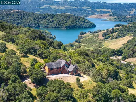 224 Bear Oaks Ln, Martinez, CA 94553