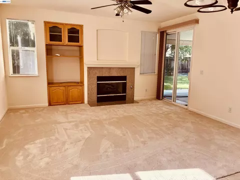 Living - 2126 Shenandoah Dr, Tracy, CA 95377 photo 3 of 3