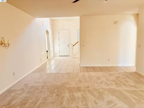 Living - 2126 Shenandoah Dr, Tracy, CA 95377 photo 1 of 3