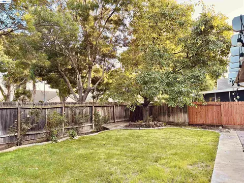 Exterior - 2126 Shenandoah Dr, Tracy, CA 95377 photo 4 of 4