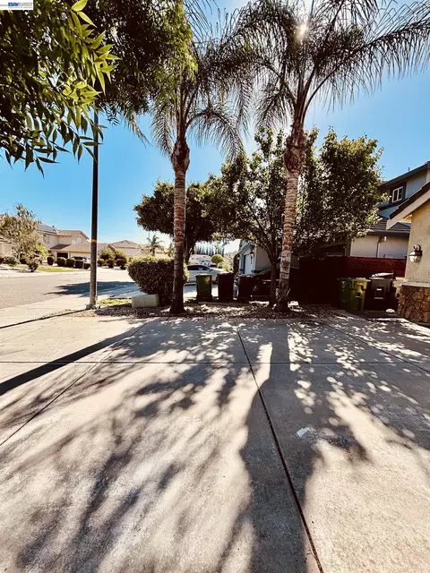 Exterior - 2126 Shenandoah Dr, Tracy, CA 95377 photo 2 of 4