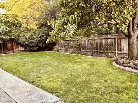 Exterior - 2126 Shenandoah Dr, Tracy, CA 95377 photo 3 of 4