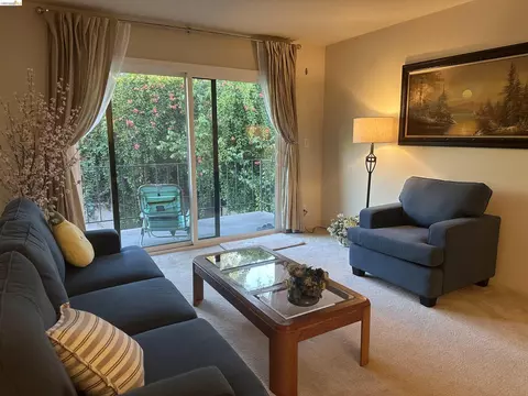 625 El Dorado Ave #204, Oakland, CA 94611