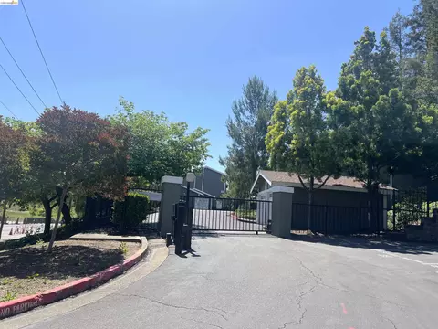 8761 Mountain Blvd #11, Oakland, CA 94605