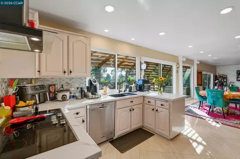Kitchen - 17 Corte Granada, Moraga, CA 94556 photo 1 of 2