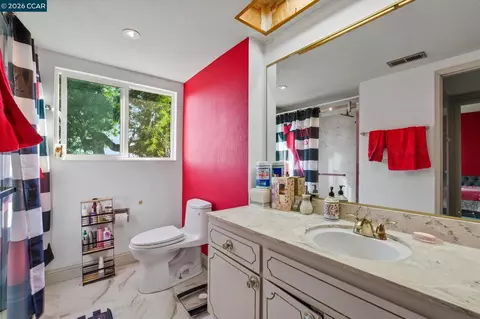 Bath - 17 Corte Granada, Moraga, CA 94556 photo 2 of 2