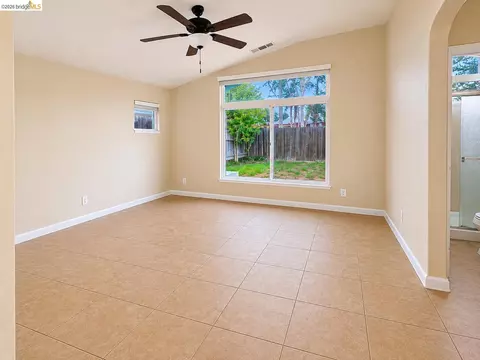 Living - 131 Legacy St, Manteca, CA 95337 photo 4 of 5