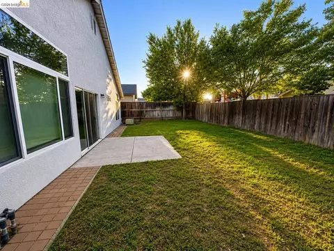 Exterior - 131 Legacy St, Manteca, CA 95337 photo 5 of 6