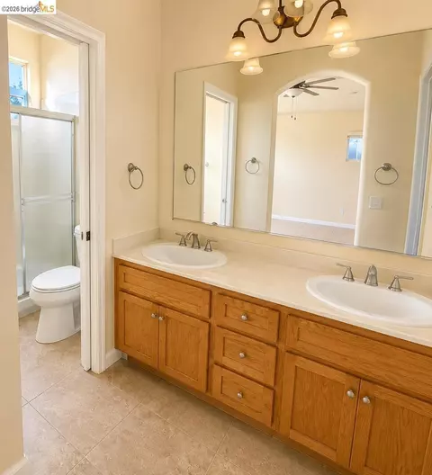 Bath - 131 Legacy St, Manteca, CA 95337 photo 1 of 1