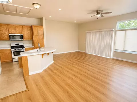 Living - 131 Legacy St, Manteca, CA 95337 photo 2 of 5