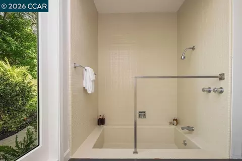 Bath - 3907 Happy Valley Rd, Lafayette, CA 94549 photo 2 of 3