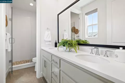 Bath - 1380 Julia Ln, Concord, CA 94519 photo 2 of 3