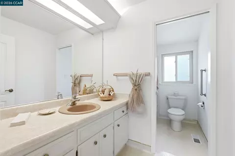 Bath - 1645 Beckner Ct, Concord, CA 94521 photo 2 of 2