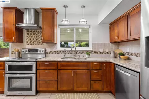 Kitchen - 6760 Maple Dr, Dublin, CA 94568 photo 5 of 6