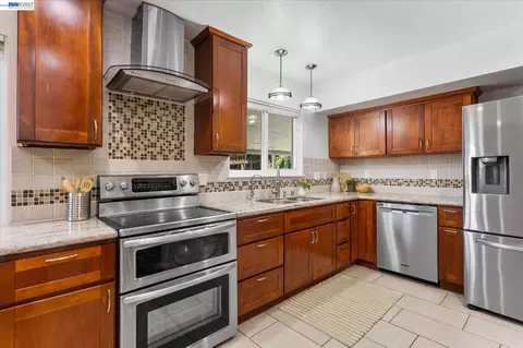 Kitchen - 6760 Maple Dr, Dublin, CA 94568 photo 4 of 6