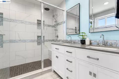 Bath - 6760 Maple Dr, Dublin, CA 94568 photo 4 of 5