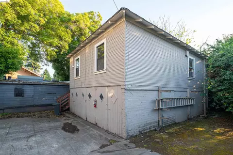 Exterior - 2338 Roosevelt Ave, Berkeley, CA 94703 photo 4 of 5