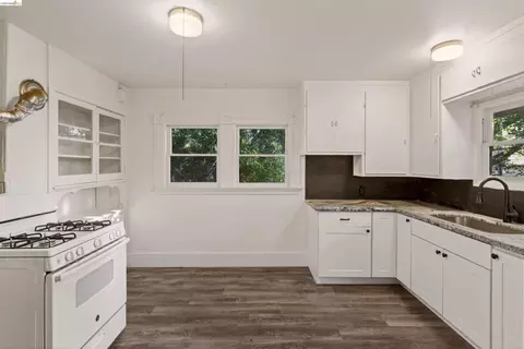 Kitchen - 2338 Roosevelt Ave, Berkeley, CA 94703 photo 5 of 5