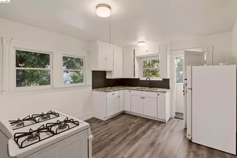 Kitchen - 2338 Roosevelt Ave, Berkeley, CA 94703 photo 4 of 5