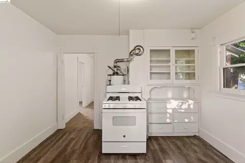 Entry Way - 2338 Roosevelt Ave, Berkeley, CA 94703 photo 1 of 1