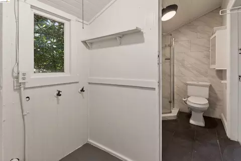 Bath - 2338 Roosevelt Ave, Berkeley, CA 94703 photo 5 of 5