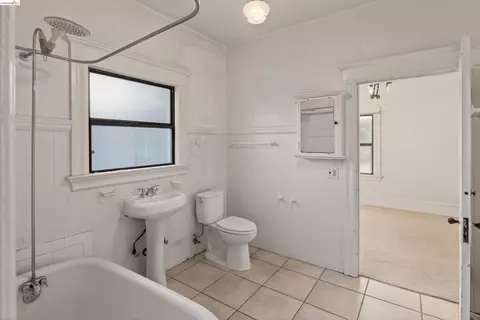 Bath - 2338 Roosevelt Ave, Berkeley, CA 94703 photo 1 of 5