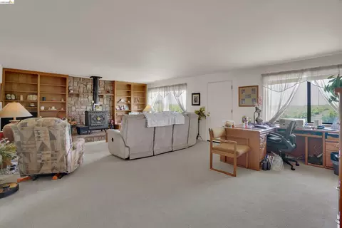 Living - 944 Sherman Ln, Oakley, CA 94561 photo 1 of 2