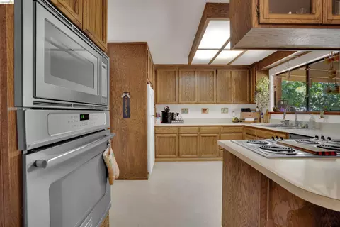 Kitchen - 944 Sherman Ln, Oakley, CA 94561 photo 1 of 4