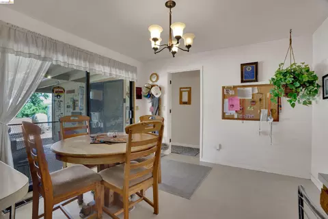 Dining - 944 Sherman Ln, Oakley, CA 94561 photo 2 of 3