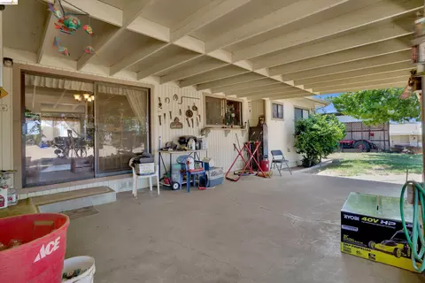 Exterior - 944 Sherman Ln, Oakley, CA 94561 photo 2 of 2