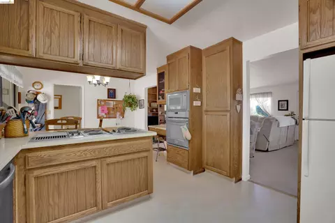Kitchen - 944 Sherman Ln, Oakley, CA 94561 photo 4 of 4
