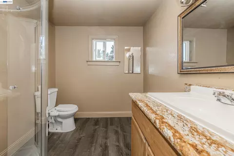 Bath - 252 W Clover Rd, Tracy, CA 95376 photo 1 of 4
