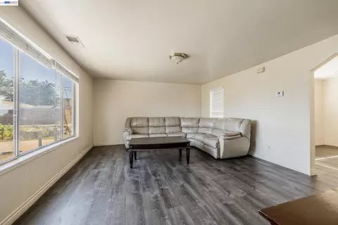 Living - 252 W Clover Rd, Tracy, CA 95376 photo 2 of 5