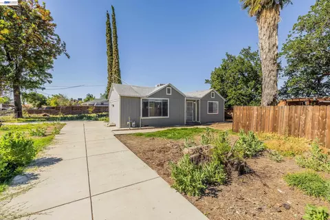 Exterior - 252 W Clover Rd, Tracy, CA 95376 photo 6 of 13