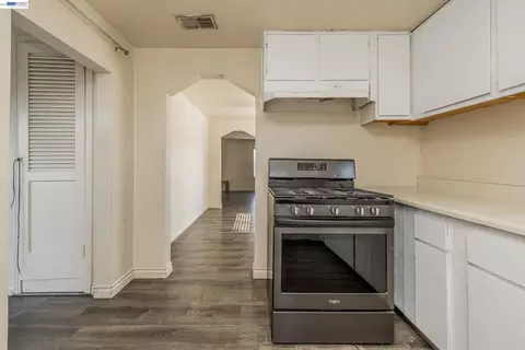 Entry Way - 252 W Clover Rd, Tracy, CA 95376 photo 1 of 1