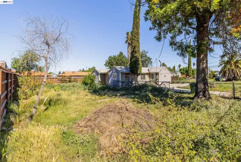 Exterior - 252 W Clover Rd, Tracy, CA 95376 photo 7 of 13