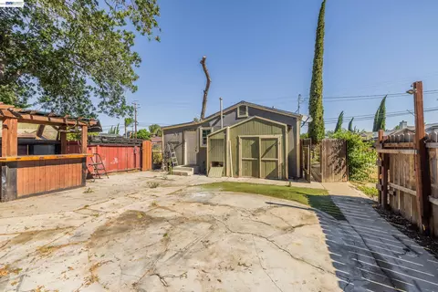 Exterior - 252 W Clover Rd, Tracy, CA 95376 photo 11 of 13