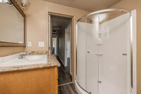 Bath - 252 W Clover Rd, Tracy, CA 95376 photo 2 of 4