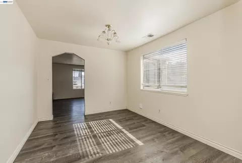 Living - 252 W Clover Rd, Tracy, CA 95376 photo 3 of 5
