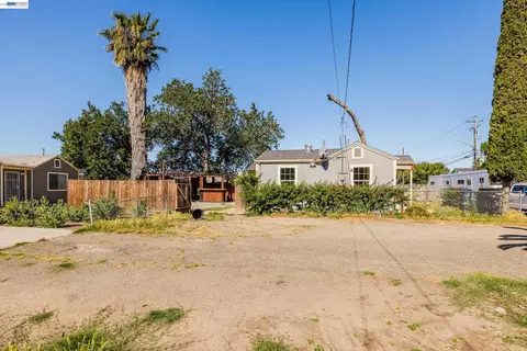 Exterior - 252 W Clover Rd, Tracy, CA 95376 photo 13 of 13