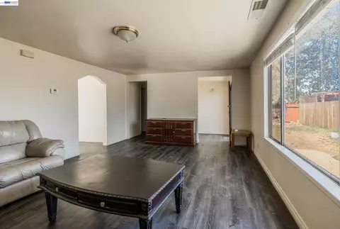 Living - 252 W Clover Rd, Tracy, CA 95376 photo 1 of 5