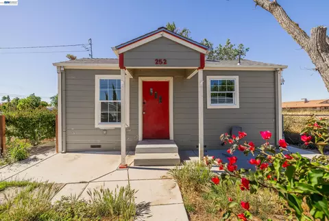 Exterior - 252 W Clover Rd, Tracy, CA 95376 photo 10 of 13