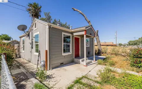 Exterior - 252 W Clover Rd, Tracy, CA 95376 photo 9 of 13
