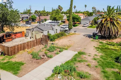 View/Area - 252 W Clover Rd, Tracy, CA 95376 photo 1 of 4